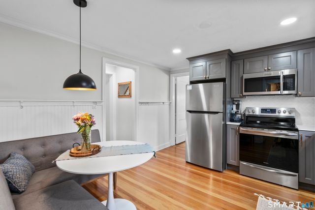 381 Quaker Lane South, West Hartford, CT 06119