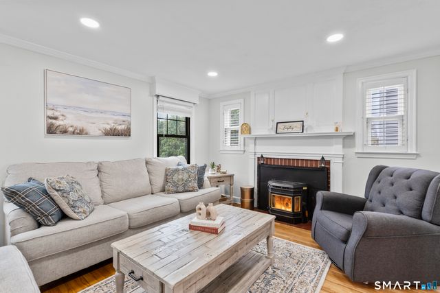 381 Quaker Lane South, West Hartford, CT 06119