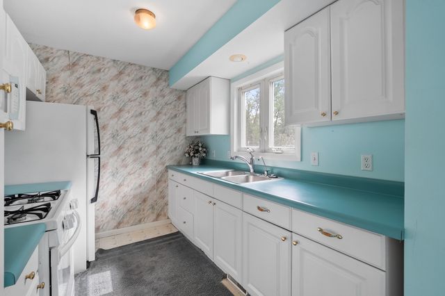 1713 Lakeview Drive, Portage City, MI 49002