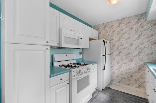 1713 Lakeview Drive, Portage City, MI 49002