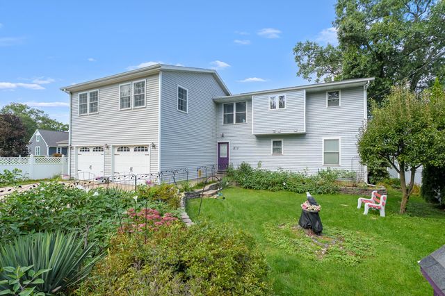 1713 Lakeview Drive, Portage City, MI 49002