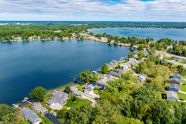 1713 Lakeview Drive, Portage City, MI 49002
