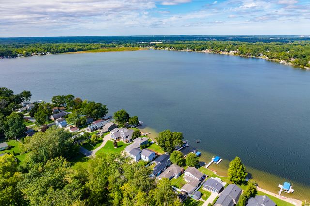 1713 Lakeview Drive, Portage City, MI 49002