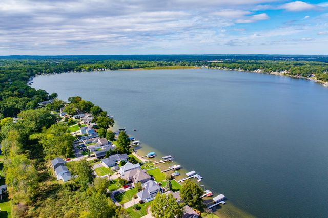 1713 Lakeview Drive, Portage City, MI 49002