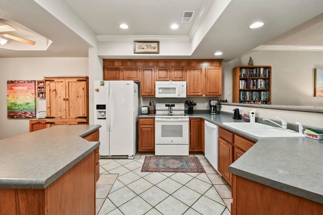 680 Emerald Pointe Drive Bld 3 Un1, Hollister, MO 65672