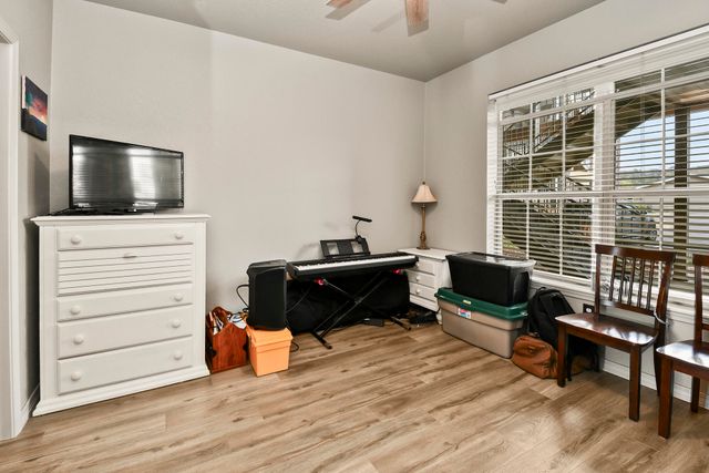 680 Emerald Pointe Drive Bld 3 Un1, Hollister, MO 65672