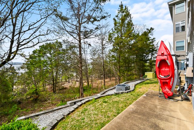 680 Emerald Pointe Drive Bld 3 Un1, Hollister, MO 65672