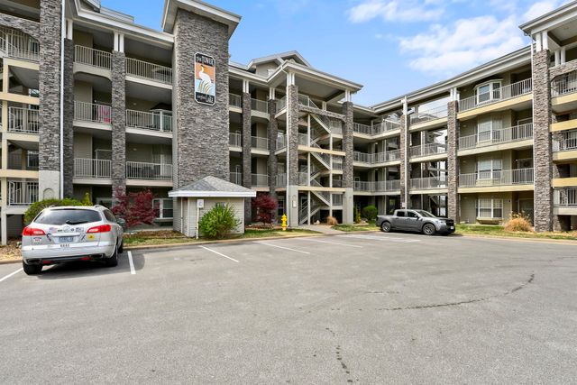 680 Emerald Pointe Drive Bld 3 Un1, Hollister, MO 65672