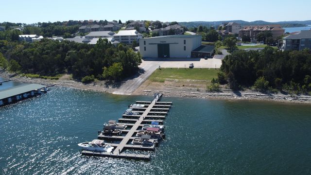 680 Emerald Pointe Drive Bld 3 Un1, Hollister, MO 65672