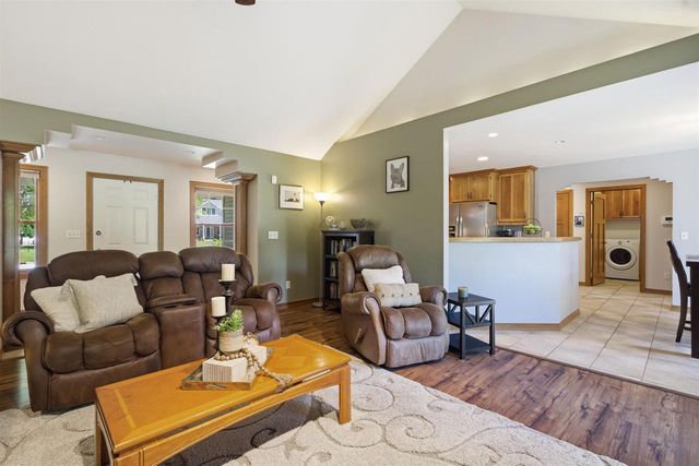1735 ORANGE BLOSSOM DRIVE, Green Bay, WI 54313