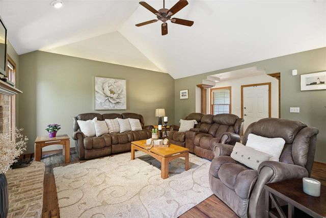 1735 ORANGE BLOSSOM DRIVE, Green Bay, WI 54313