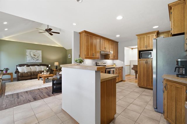 1735 ORANGE BLOSSOM DRIVE, Green Bay, WI 54313