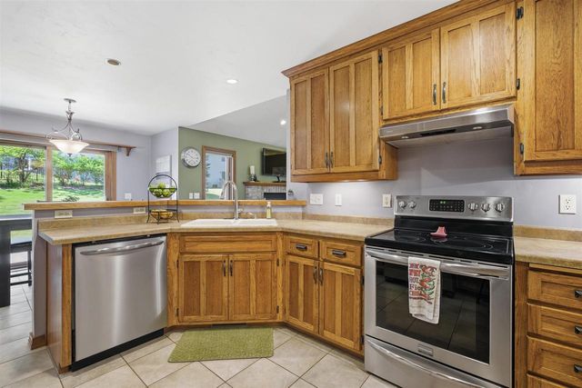 1735 ORANGE BLOSSOM DRIVE, Green Bay, WI 54313