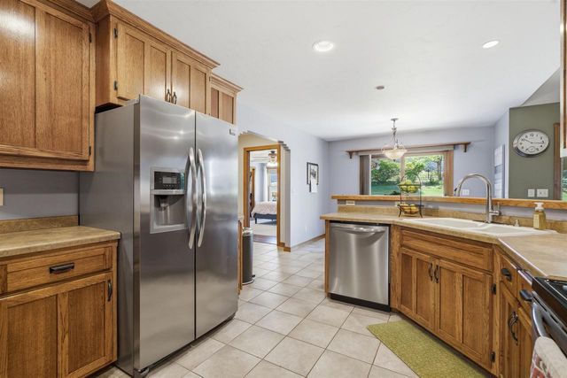 1735 ORANGE BLOSSOM DRIVE, Green Bay, WI 54313