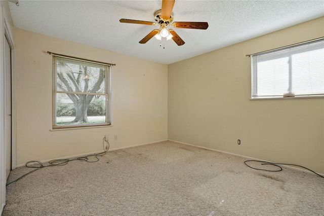 813 S Guadalupe ST, Lockhart, TX 78644