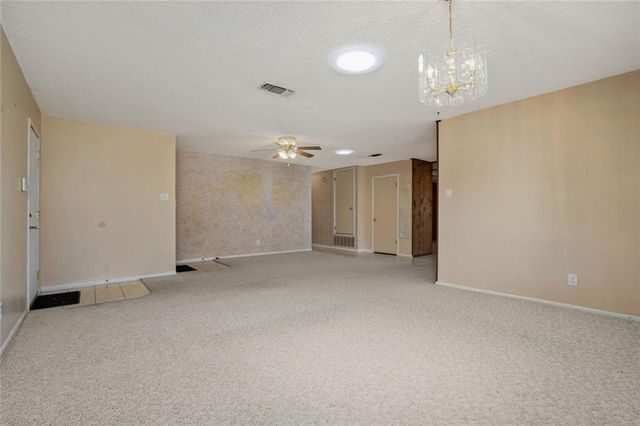 813 S Guadalupe ST, Lockhart, TX 78644