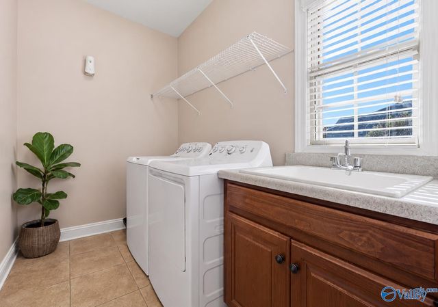 12 SW Wax Lane, Huntsville, AL 35824