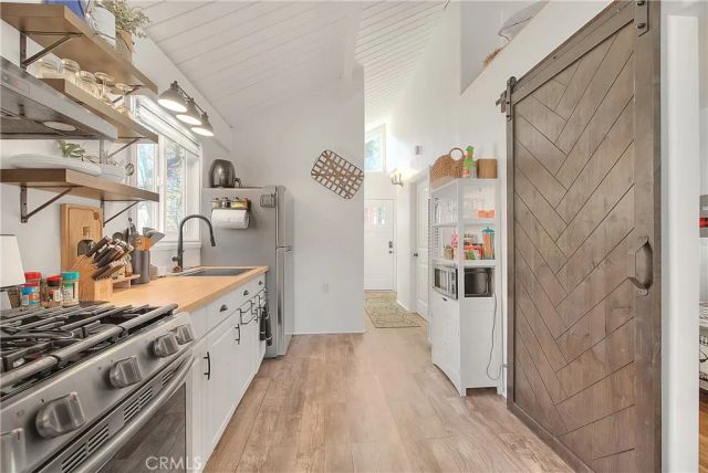 346 San Bernardino Avenue, Sugarloaf, CA 92386