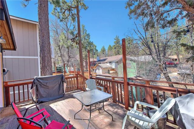 346 San Bernardino Avenue, Sugarloaf, CA 92386