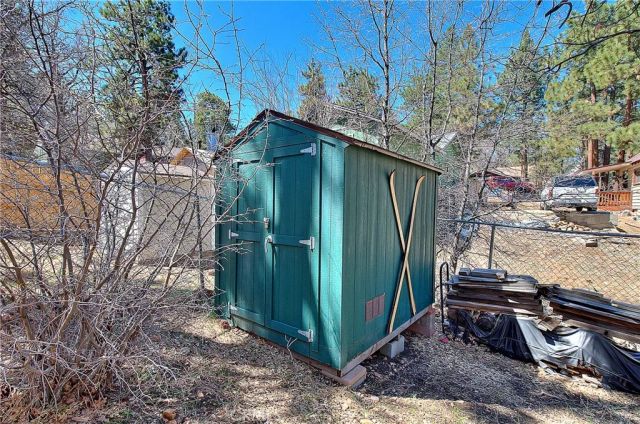 346 San Bernardino Avenue, Sugarloaf, CA 92386