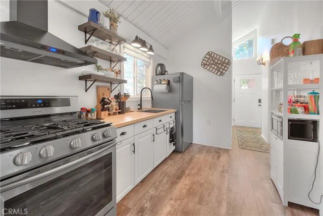 346 San Bernardino Avenue, Sugarloaf, CA 92386