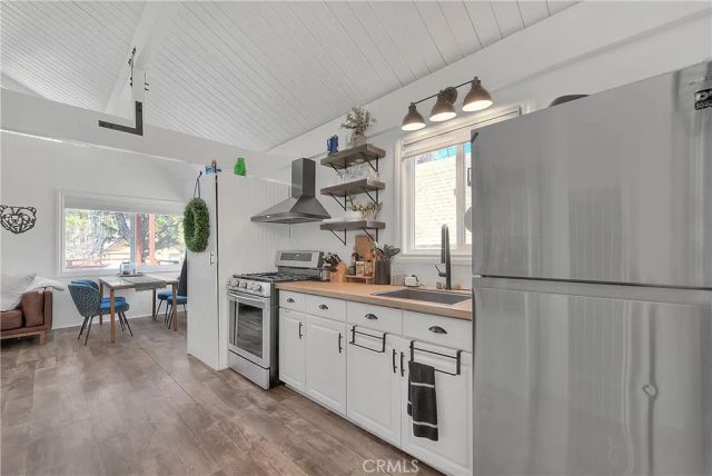 346 San Bernardino Avenue, Sugarloaf, CA 92386