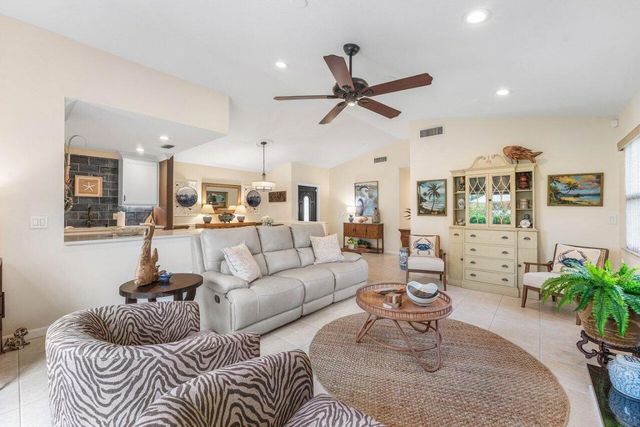 82 Ironwood Way N Way N, Palm Beach Gardens, FL 33418