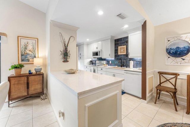 82 Ironwood Way N Way N, Palm Beach Gardens, FL 33418