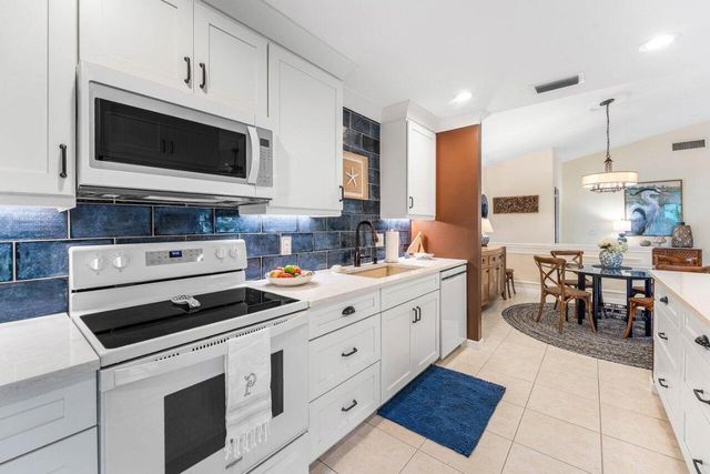 82 Ironwood Way N Way N, Palm Beach Gardens, FL 33418