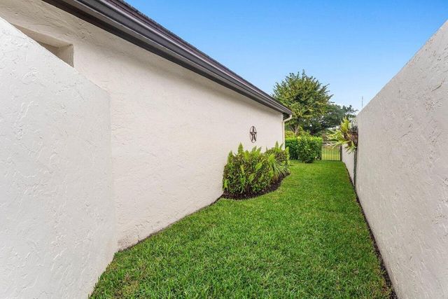 82 Ironwood Way N Way N, Palm Beach Gardens, FL 33418