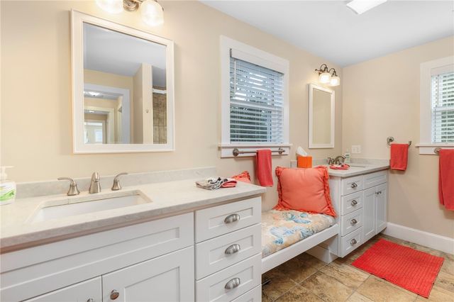 36 Beachview Terrace, Middletown, RI 02842
