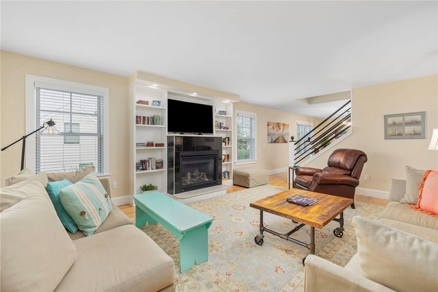 36 Beachview Terrace, Middletown, RI 02842