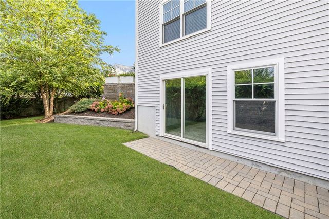 36 Beachview Terrace, Middletown, RI 02842