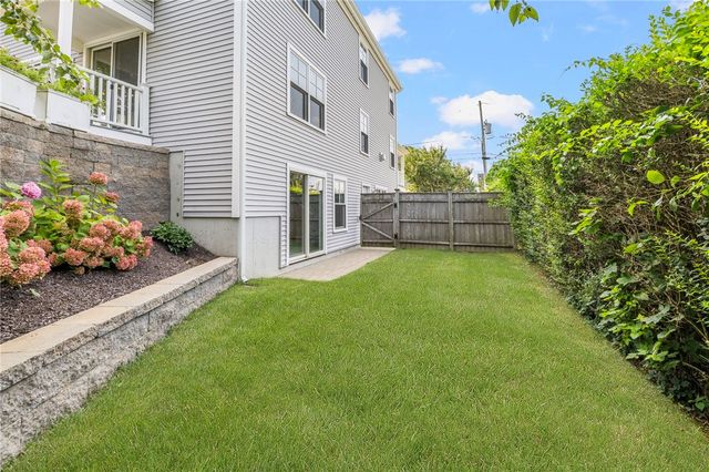 36 Beachview Terrace, Middletown, RI 02842