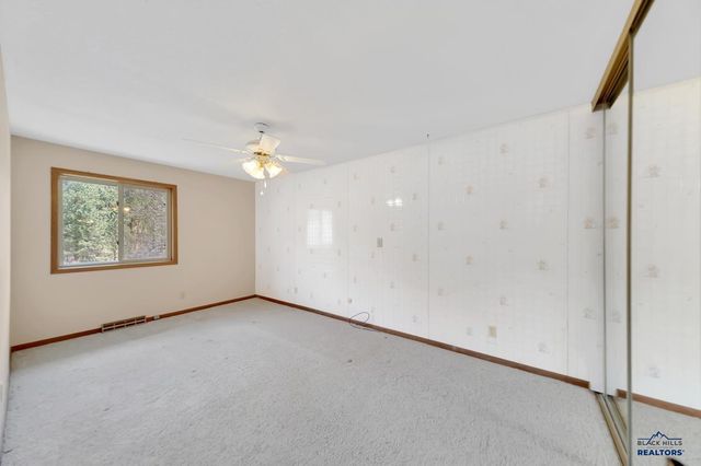 4204 FOOTHILL DR, Rapid City, SD 57702
