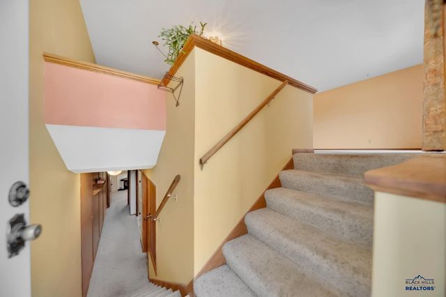 4204 FOOTHILL DR, Rapid City, SD 57702