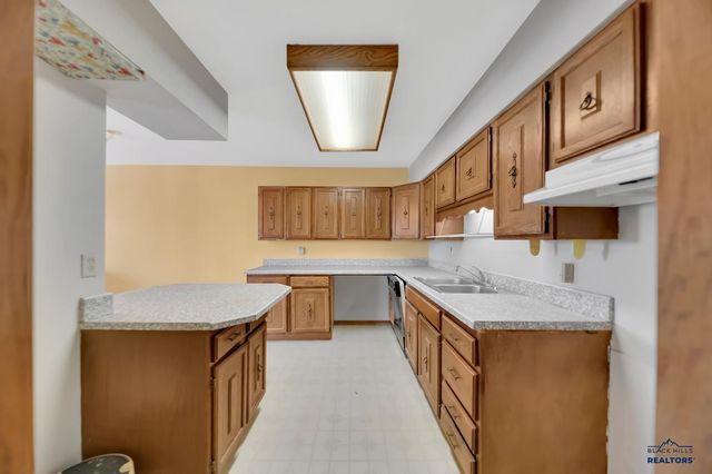 4204 FOOTHILL DR, Rapid City, SD 57702
