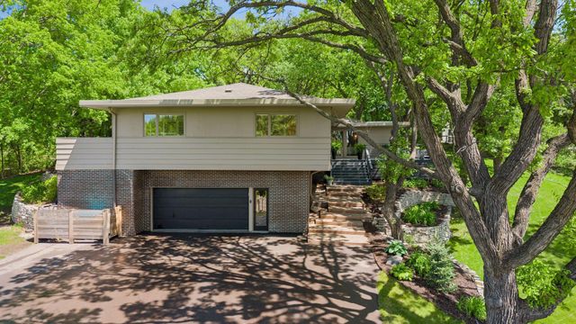 7121 Schey Drive, Edina, MN 55439
