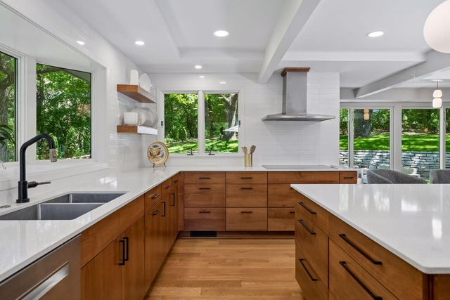 7121 Schey Drive, Edina, MN 55439