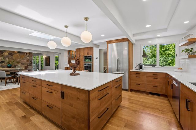 7121 Schey Drive, Edina, MN 55439