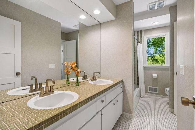7121 Schey Drive, Edina, MN 55439