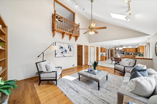 1853 Morgan Circle, Naperville, IL 60565