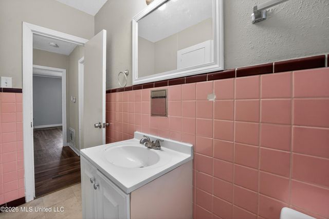 253 E Northside Drive, Jackson, MS 39206