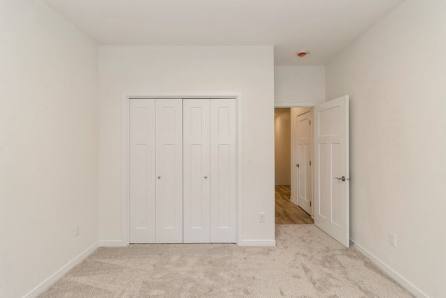 2391 N 10th Avenue E, Newton, IA 50208