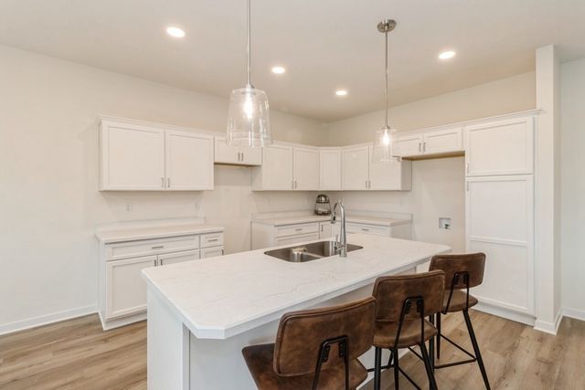 2391 N 10th Avenue E, Newton, IA 50208