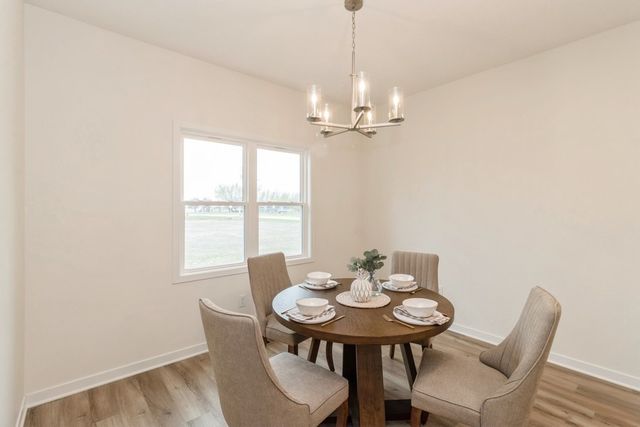 2391 N 10th Avenue E, Newton, IA 50208