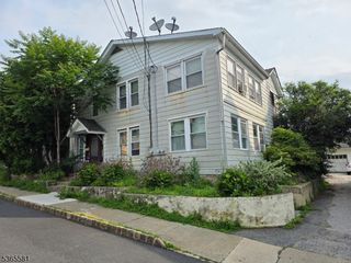5 Washington St, Newton Town, NJ 07860