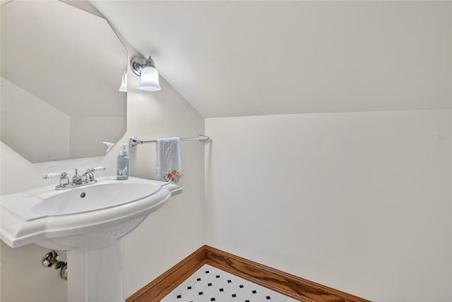 198 Dewey St, Edgewood, PA 15218