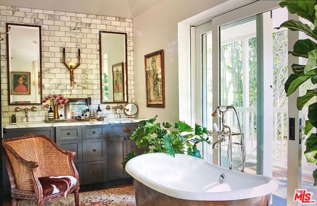 5800 Valley Oak Drive, Los Angeles, CA 90068