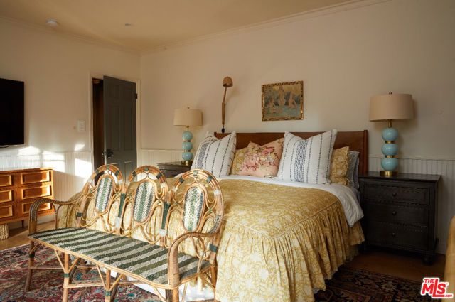 5800 Valley Oak Drive, Los Angeles, CA 90068